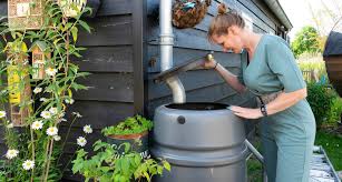 Regenton schoonmaken: wanneer, hoe vaak en met welke middelen? (Complete gids)